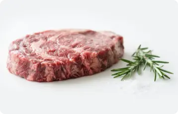 Какое мясо давать собакам: сырое или вареное?